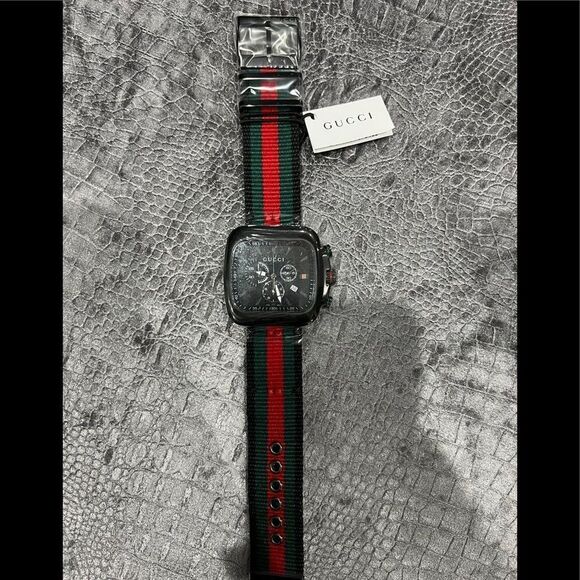 NIB Green & Red G-Coupe Gucci Watch - Picture 5 of 8